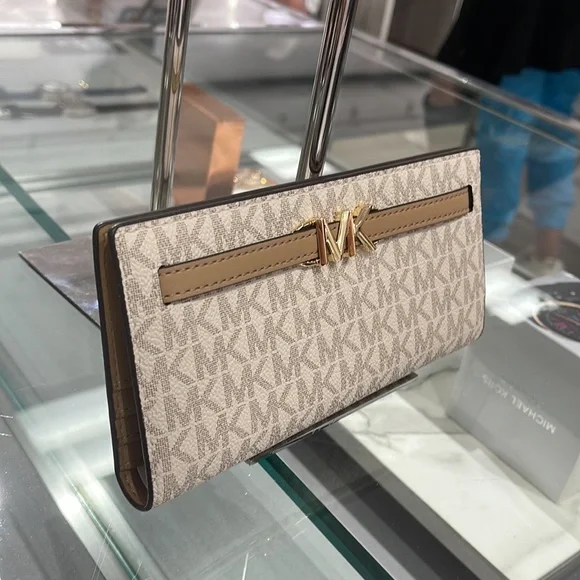 Michael Kors Bags Michael Korsreed Large Snap Signature